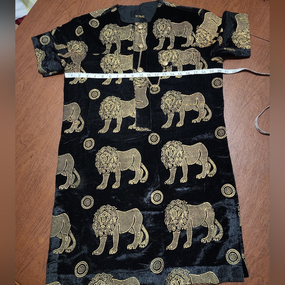 Seyimark Elegant Black and Gold Lion Print Men's Top - Picture 6 of 12
